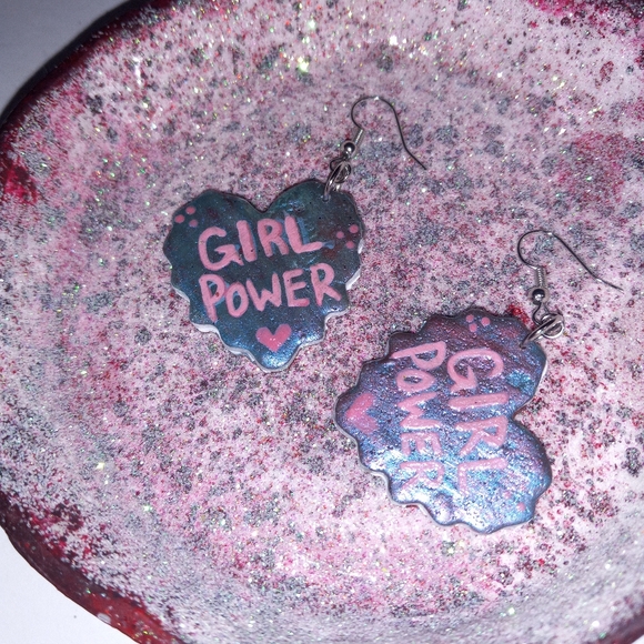 Girl Power heart earrings - Picture 2 of 2